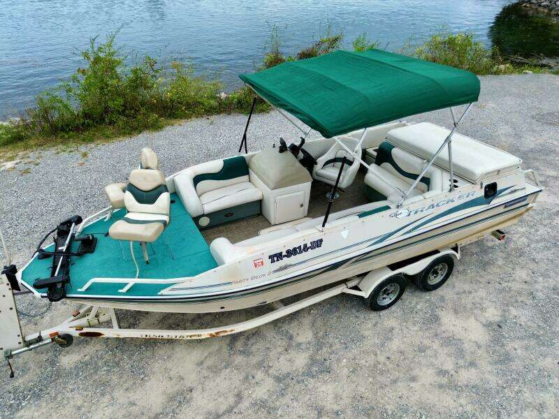 2002 Sun Tracker Party Deck 21