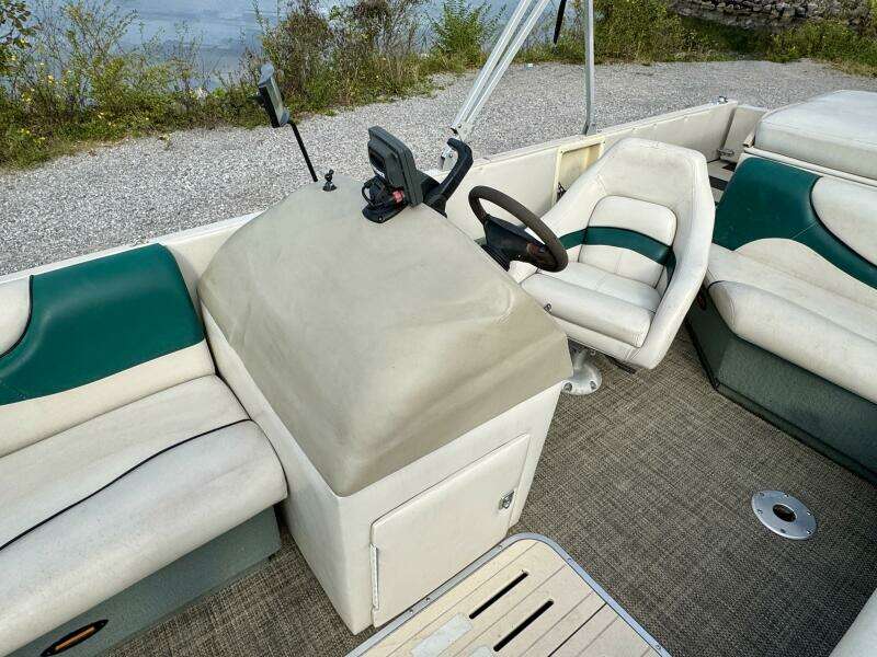 2002 Sun Tracker Party Deck 21