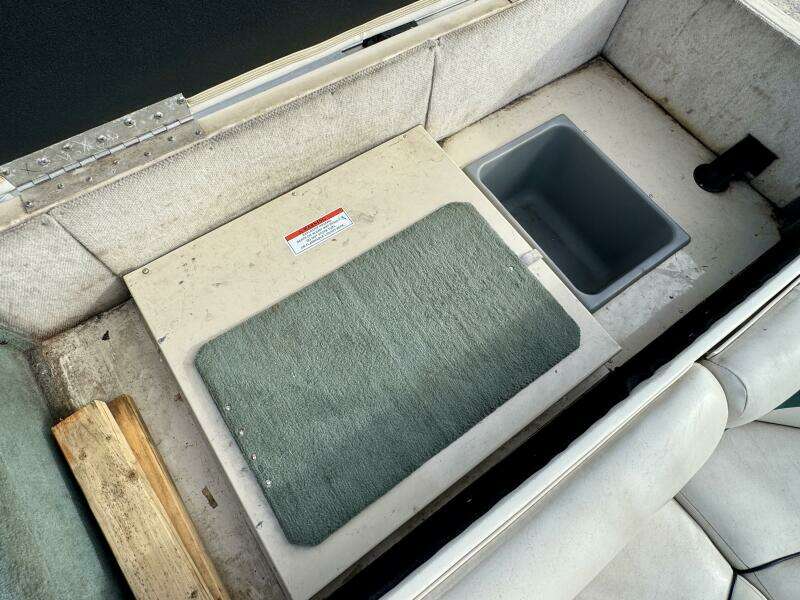 2002 Sun Tracker Party Deck 21