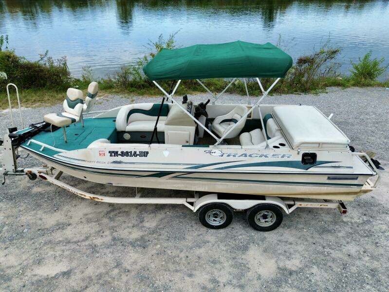 2002 Sun Tracker Party Deck 21