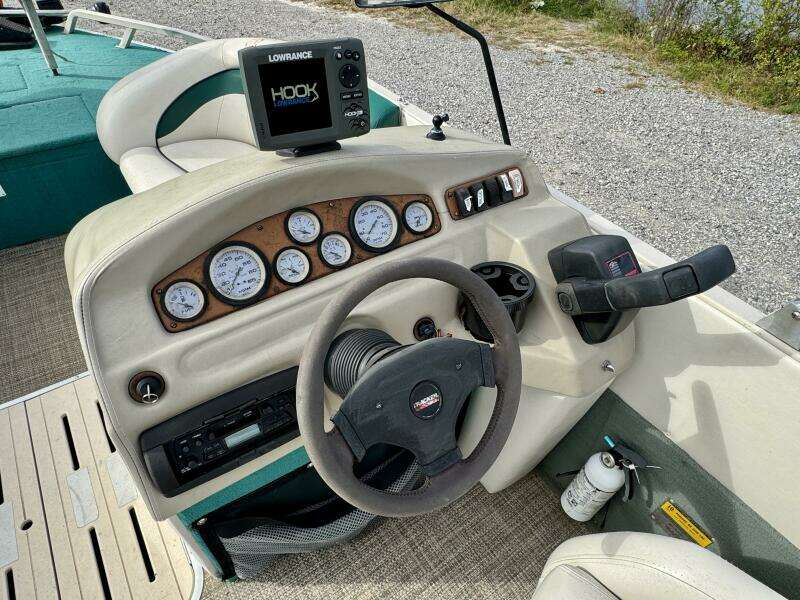 2002 Sun Tracker Party Deck 21