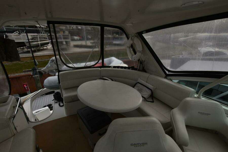 2006 Carver 46 Voyager