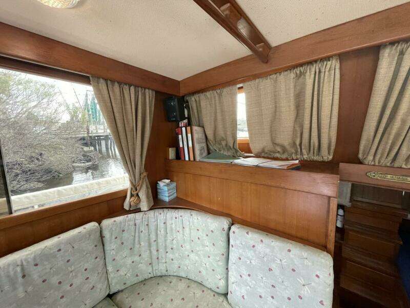 1991 Marine Trader 34 Double Cabin