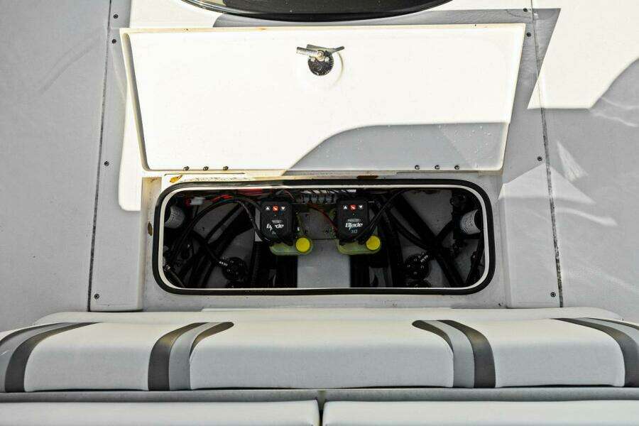 2021 ShearWater 270 SS Open Carolina