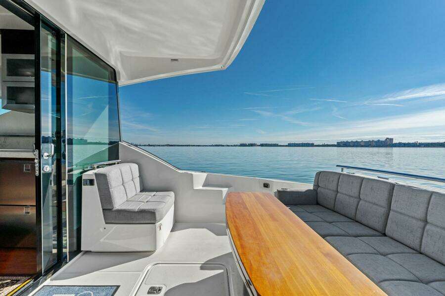 2016 Tiara Yachts 50 Flybridge