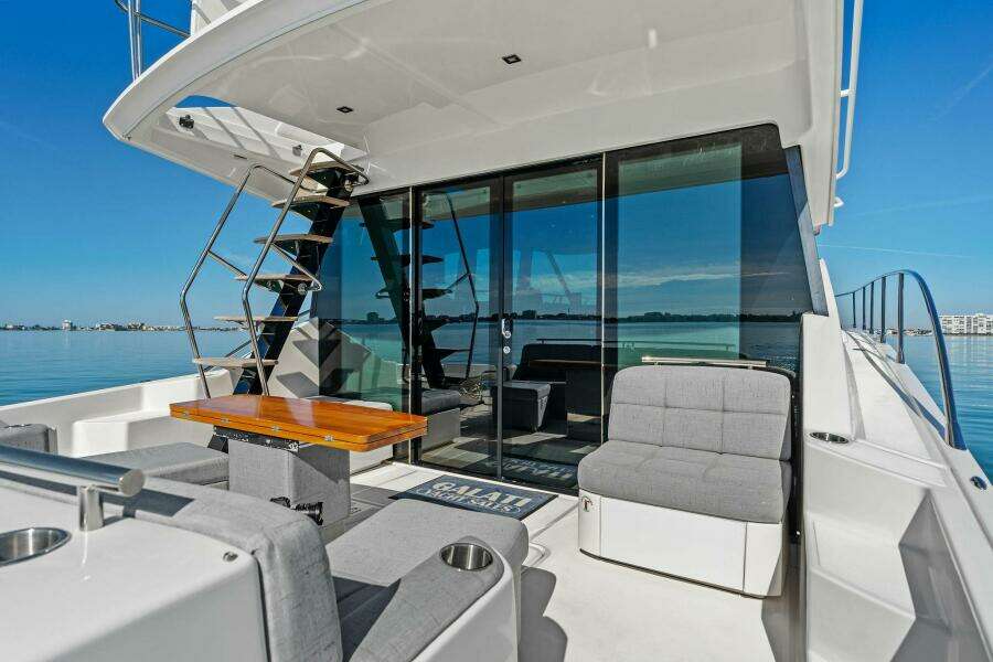 2016 Tiara Yachts 50 Flybridge