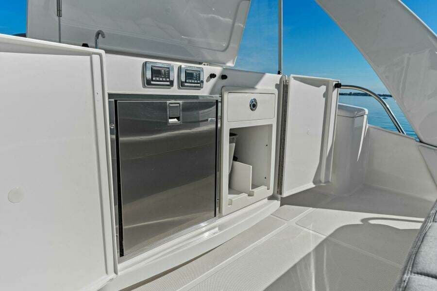 2016 Tiara Yachts 50 Flybridge