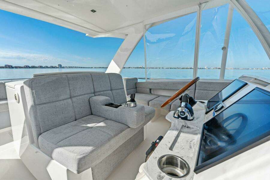 2016 Tiara Yachts 50 Flybridge