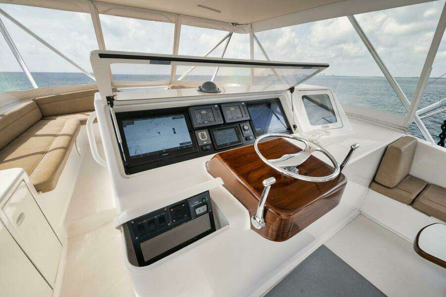 Ocean 73 UNCONQUERED - Helm Station