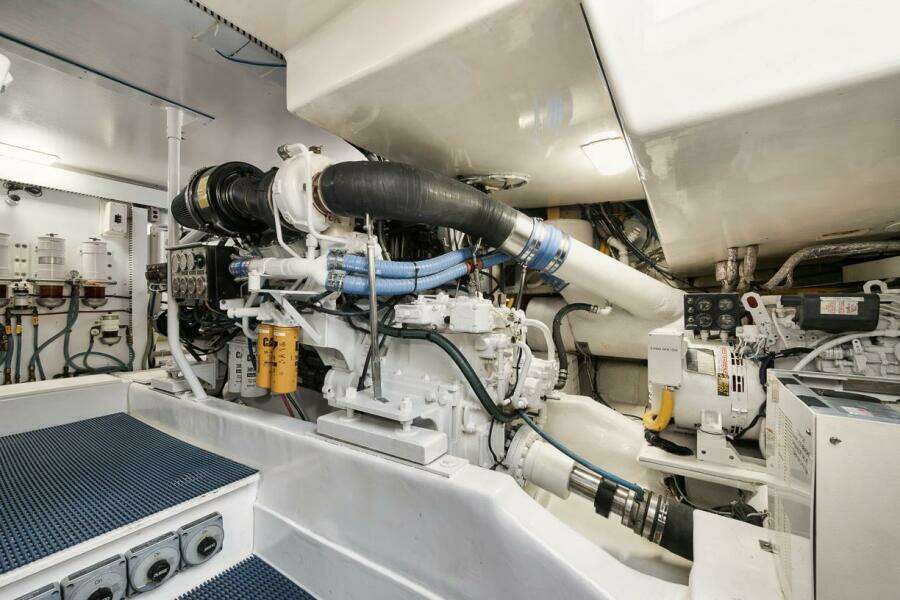 Ocean 73 UNCONQUERED - Engine Room