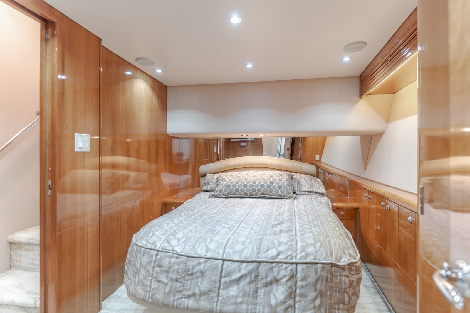 2003 Hatteras 54 Convertible - BRAINWAVE