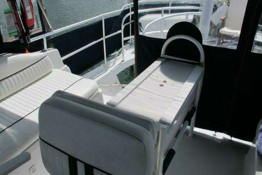 1999 Mainship 350