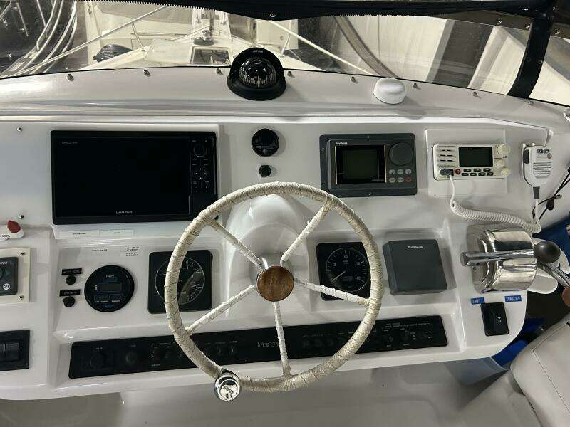 1999 Mainship 350