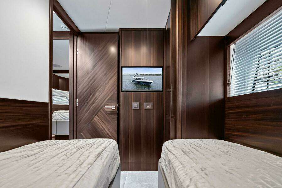 2025 Sunseeker 55 Manhattan