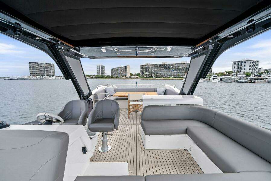 2025 Sunseeker 55 Manhattan