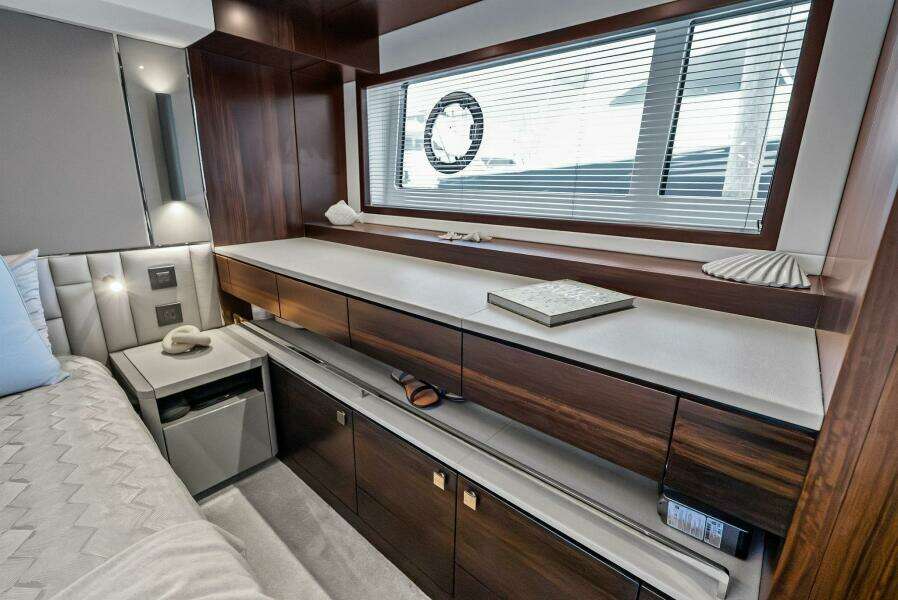 2025 Sunseeker 55 Manhattan