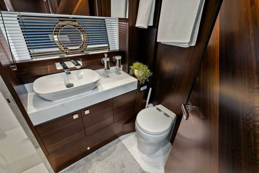 2025 Sunseeker 55 Manhattan