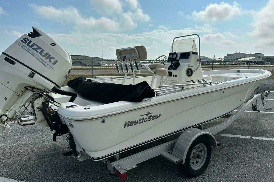 2015 NauticStar 2110 Sport