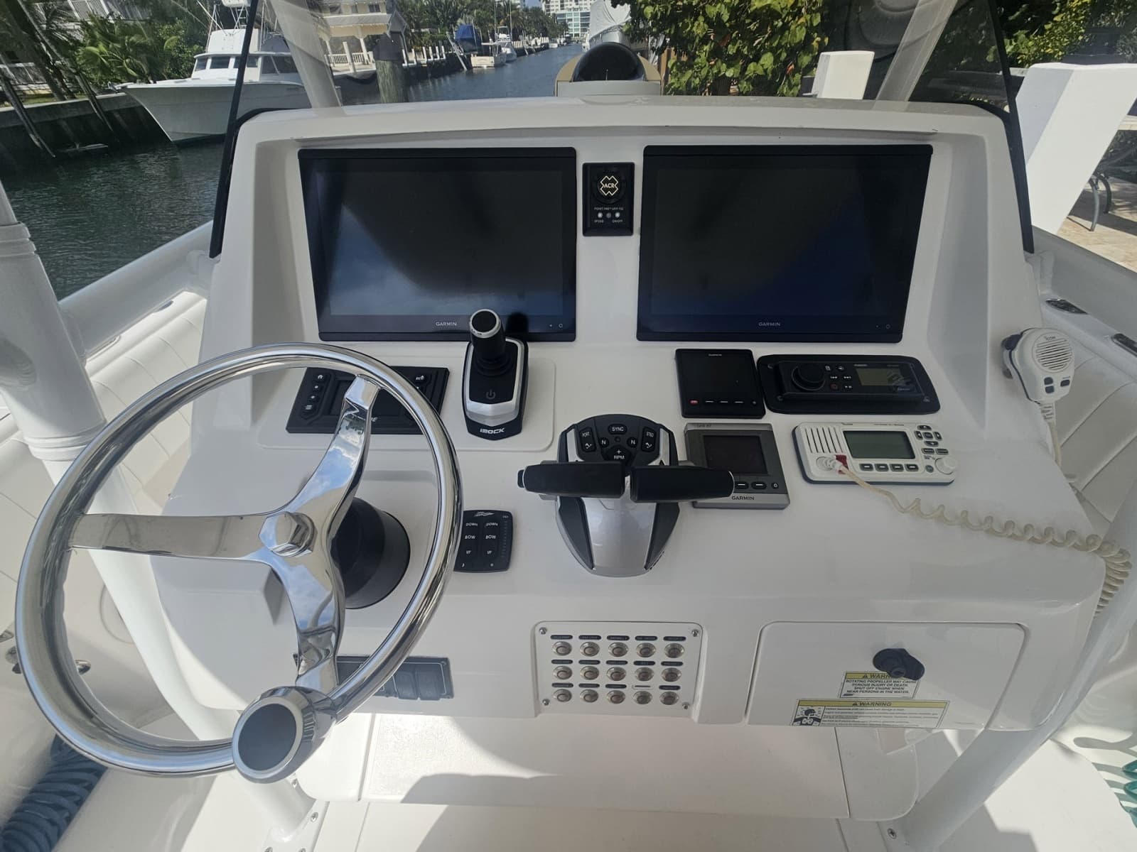 2013 Intrepid 300 Center Console