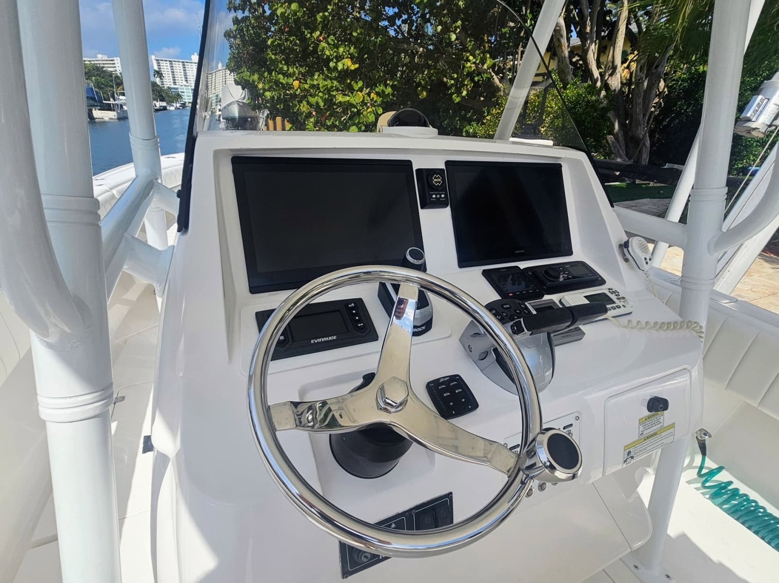 2013 Intrepid 300 Center Console