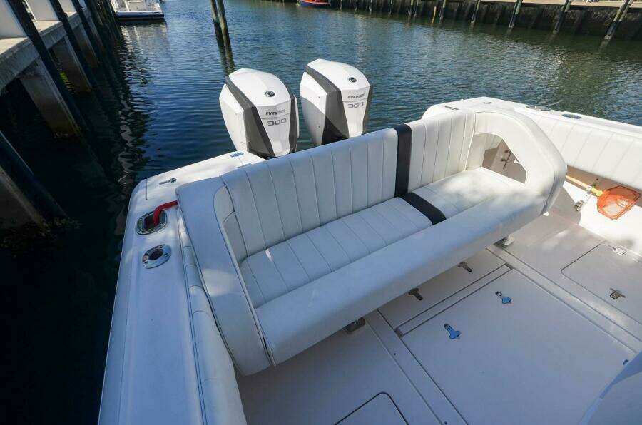 2013 Intrepid 300 Center Console