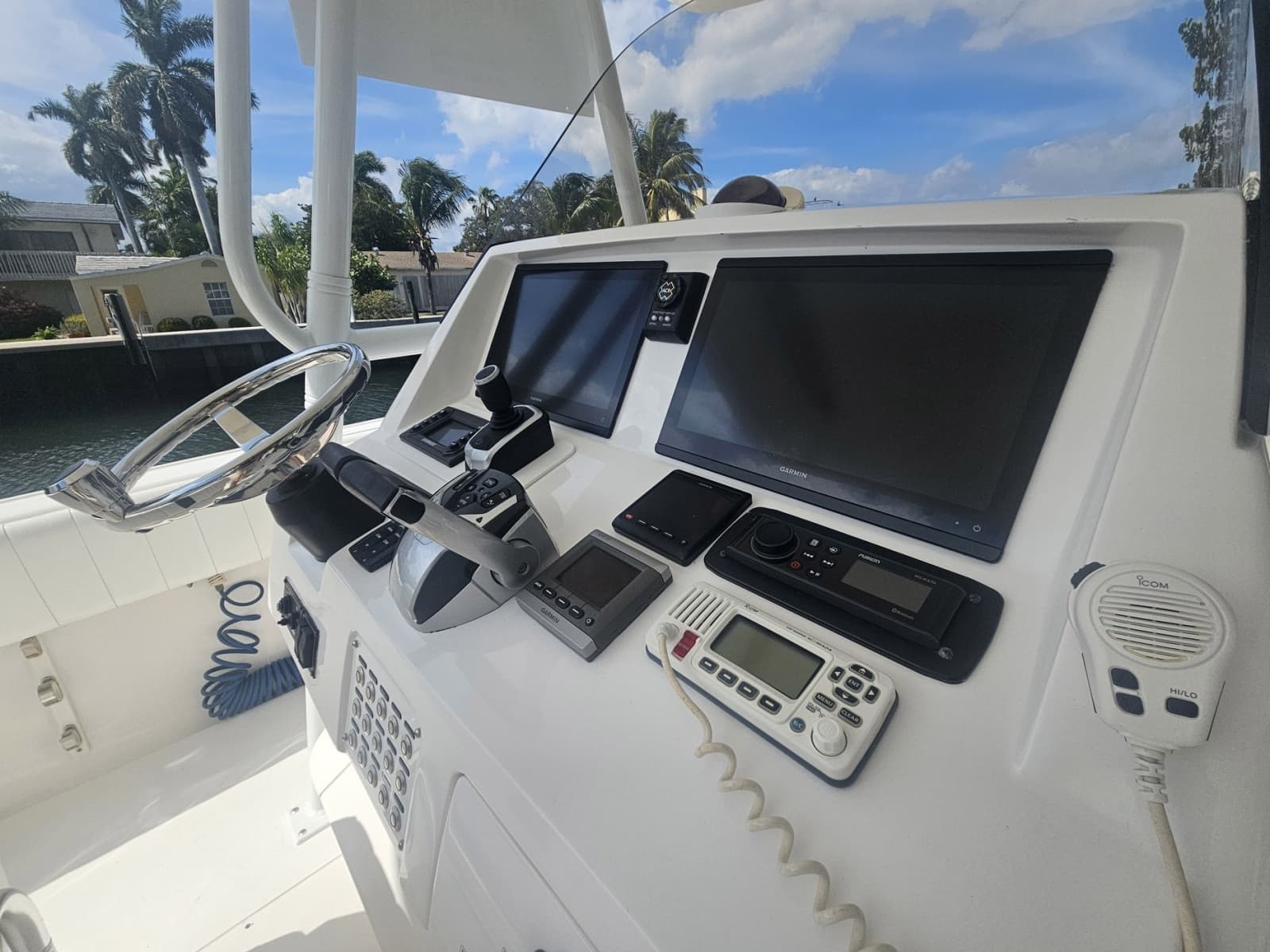 2013 Intrepid 300 Center Console