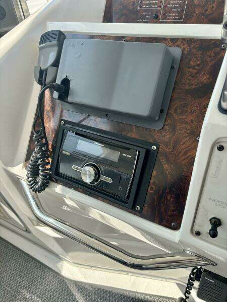 1995 Sea Ray 550 Sedan Bridge