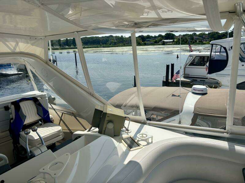 1995 Sea Ray 550 Sedan Bridge