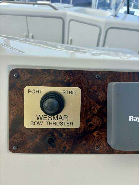 1995 Sea Ray 550 Sedan Bridge