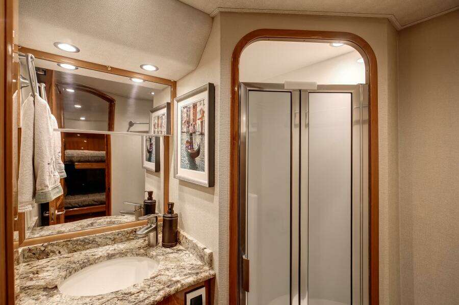 Viking 70 Convertible - Head