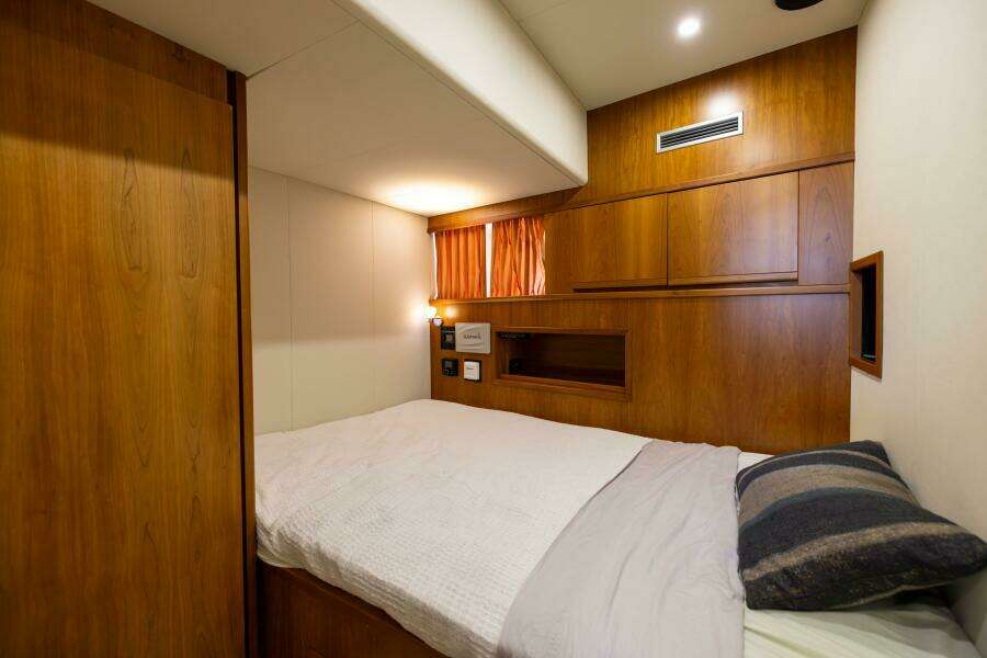 2001 Ferretti 94 Raised Pilothouse - Dreamchaser -Crew Quarters