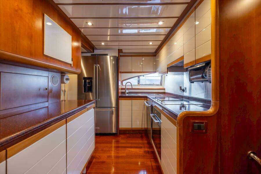 2001 Ferretti 94 Raised Pilothouse - Dreamchaser - Galley