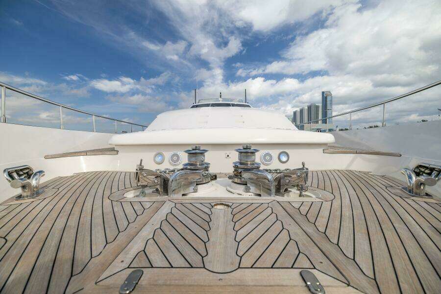 2001 Ferretti 94 Raised Pilothouse - Dreamchaser -Bow