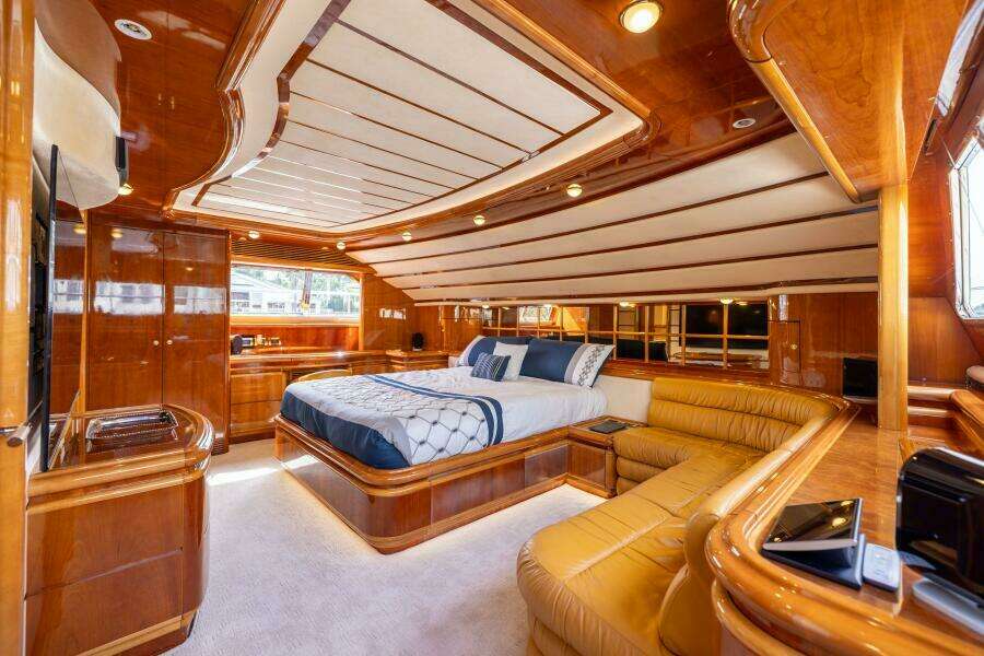 2001 Ferretti 94 Raised Pilothouse - Dreamchaser -Guest Stateroom