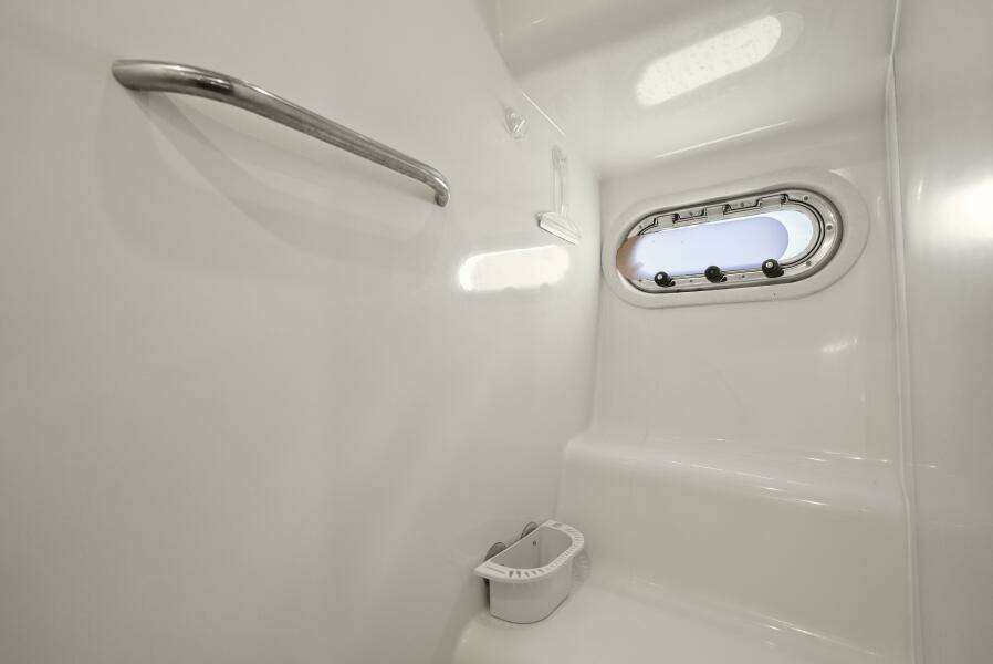 2007 Tiara Yachts 4300 Sovran - Head