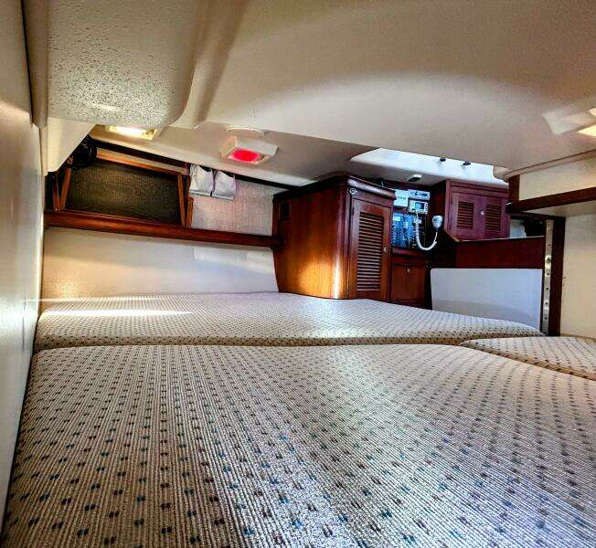 1999 Island Packet 320