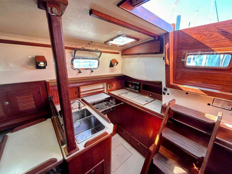 1999 Island Packet 320