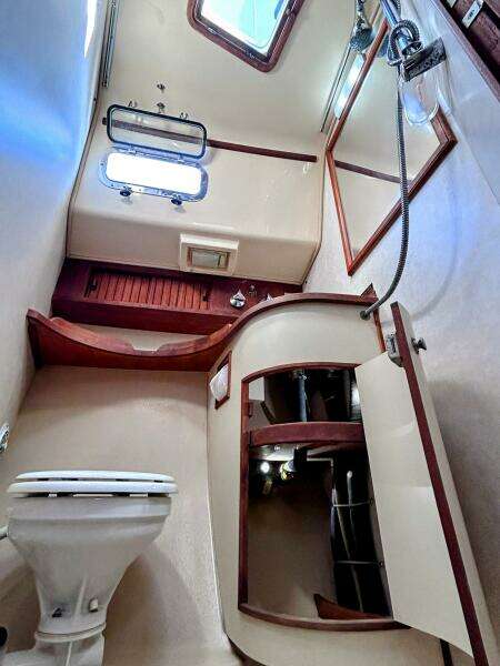 1999 Island Packet 320