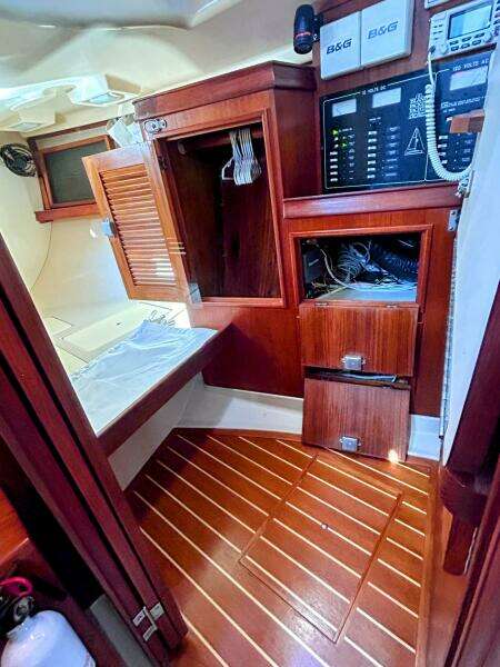 1999 Island Packet 320