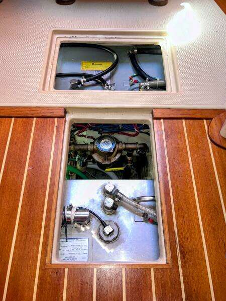 1999 Island Packet 320