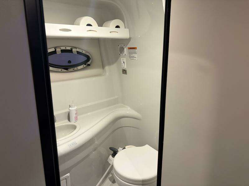 2019 Crownline 264 CR