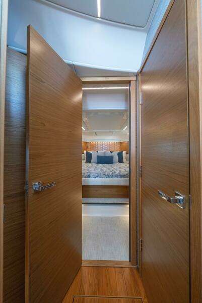 2025 Tiara Yachts 43 LE