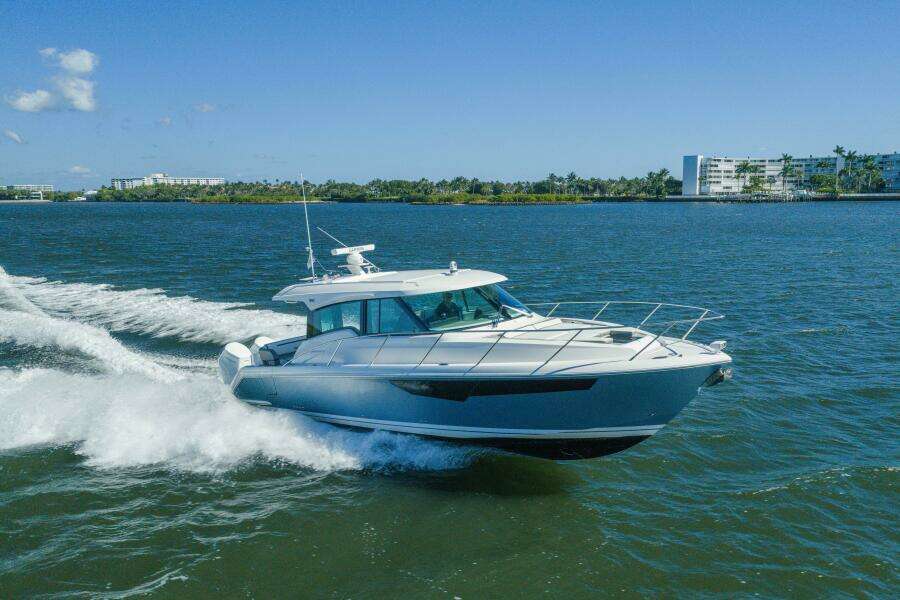 2025 Tiara Yachts 43 LE