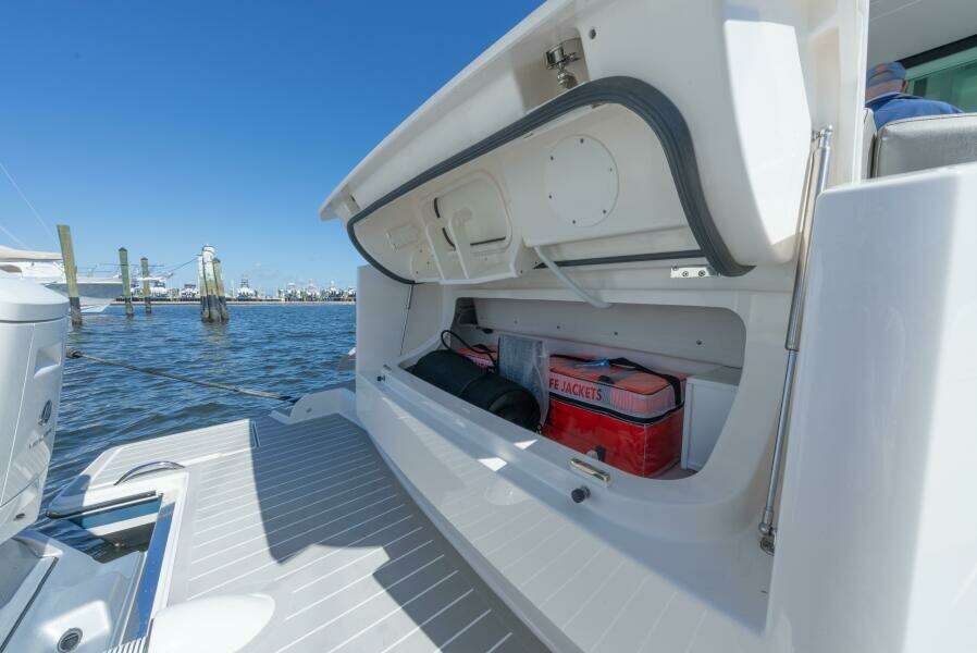 2025 Tiara Yachts 43 LE