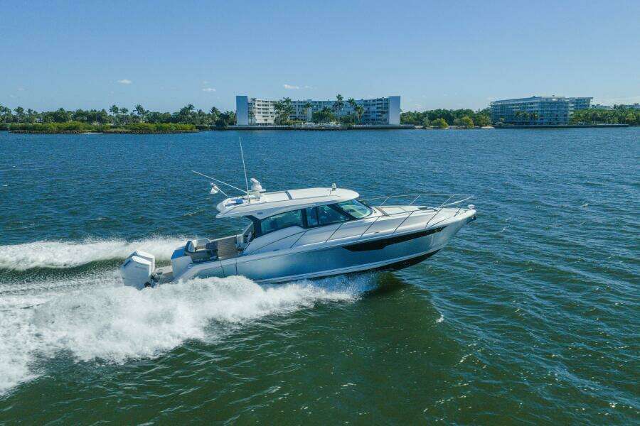 2025 Tiara Yachts 43 LE
