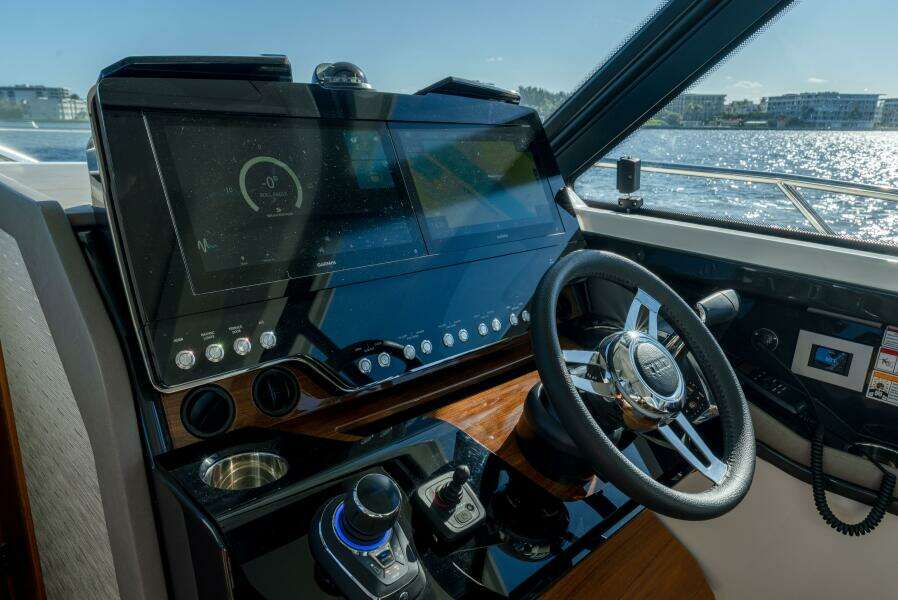 2025 Tiara Yachts 43 LE