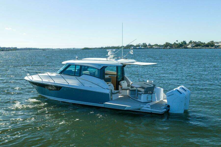 2025 Tiara Yachts 43 LE