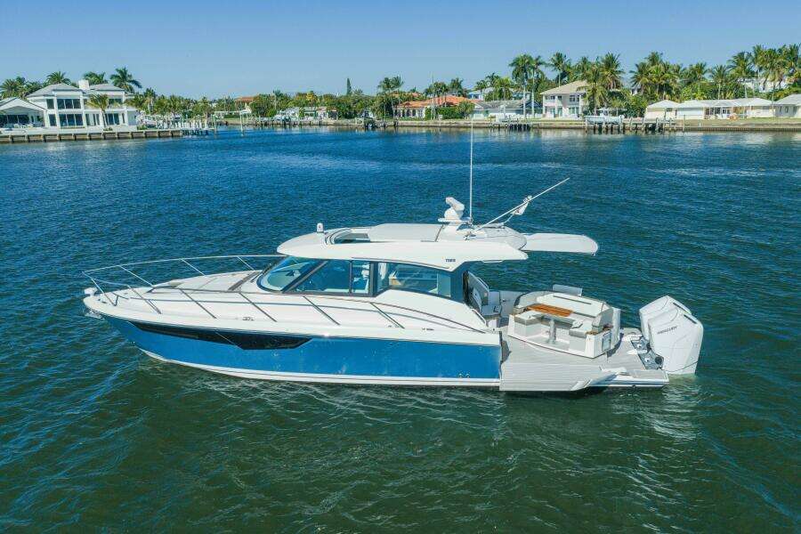 2025 Tiara Yachts 43 LE