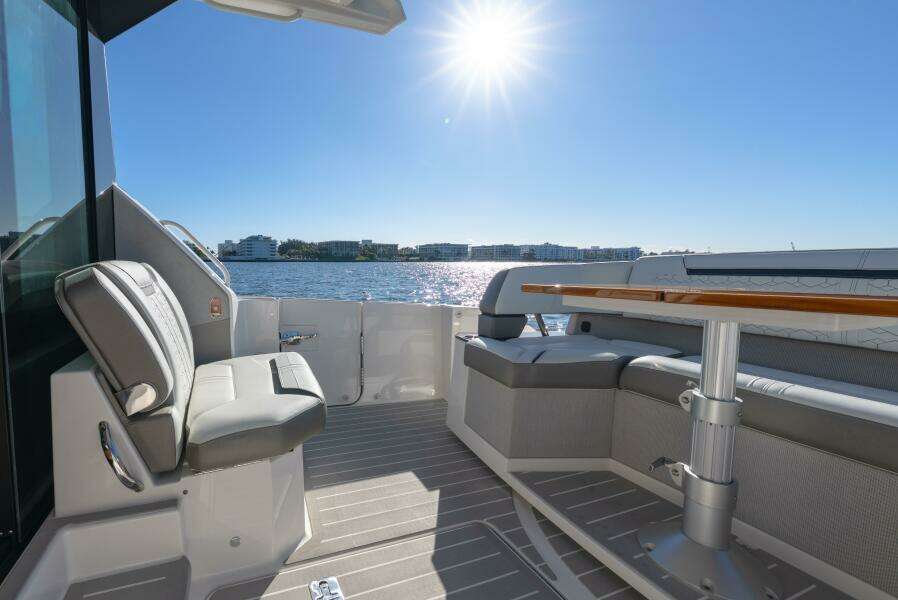 2025 Tiara Yachts 43 LE