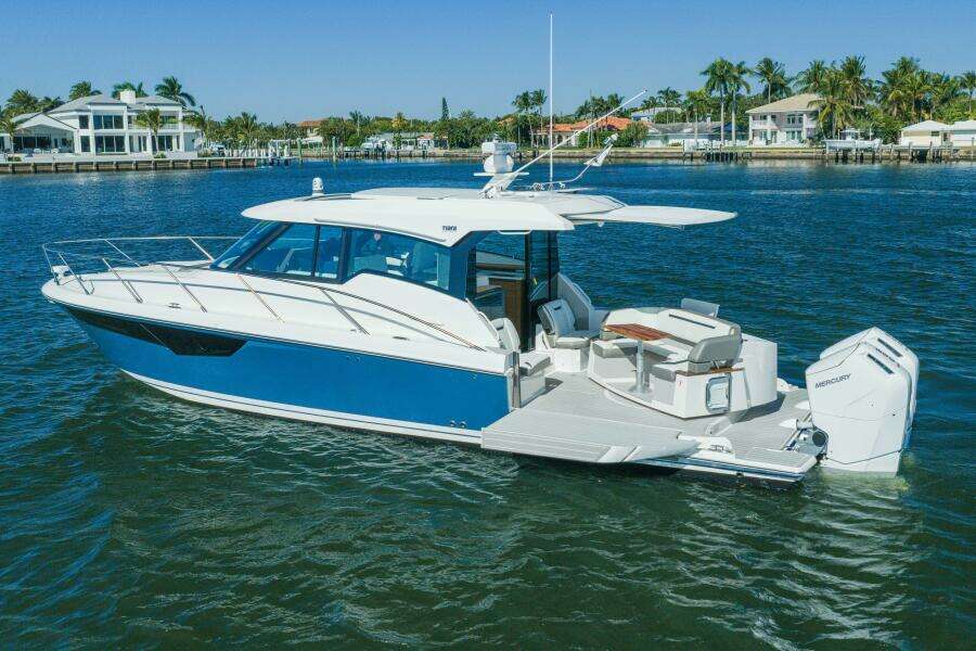 2025 Tiara Yachts 43 LE